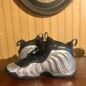 Nike foamposite size 5 gently worn